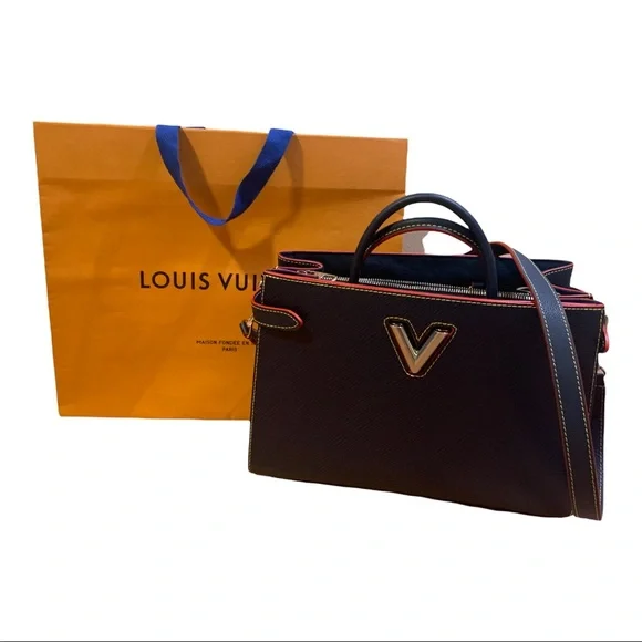 Louis Vuitton EPI Twist tote - Picture 5 of 17